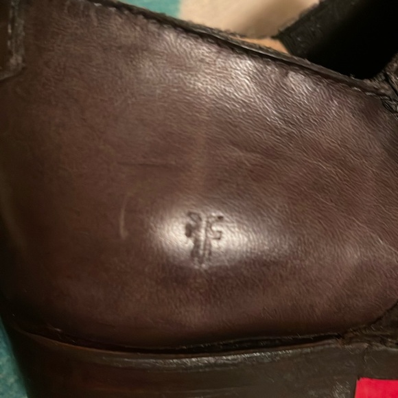 Frye Women’s size 7 cowboy Boots. Heeled. Ankle height Elastic sides. Br leather - Picture 7 of 11